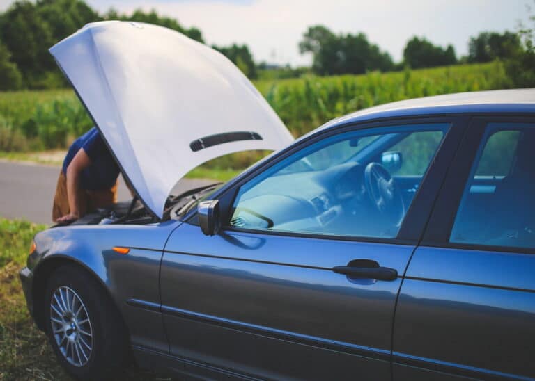 How to test a car battery to see if it's good or dead and decide to replace